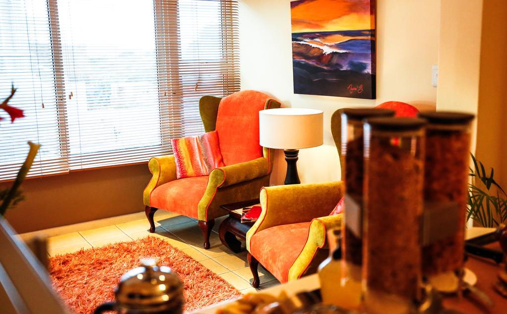 Secret Garden Guesthouse Bloubergstrand Phòng bức ảnh