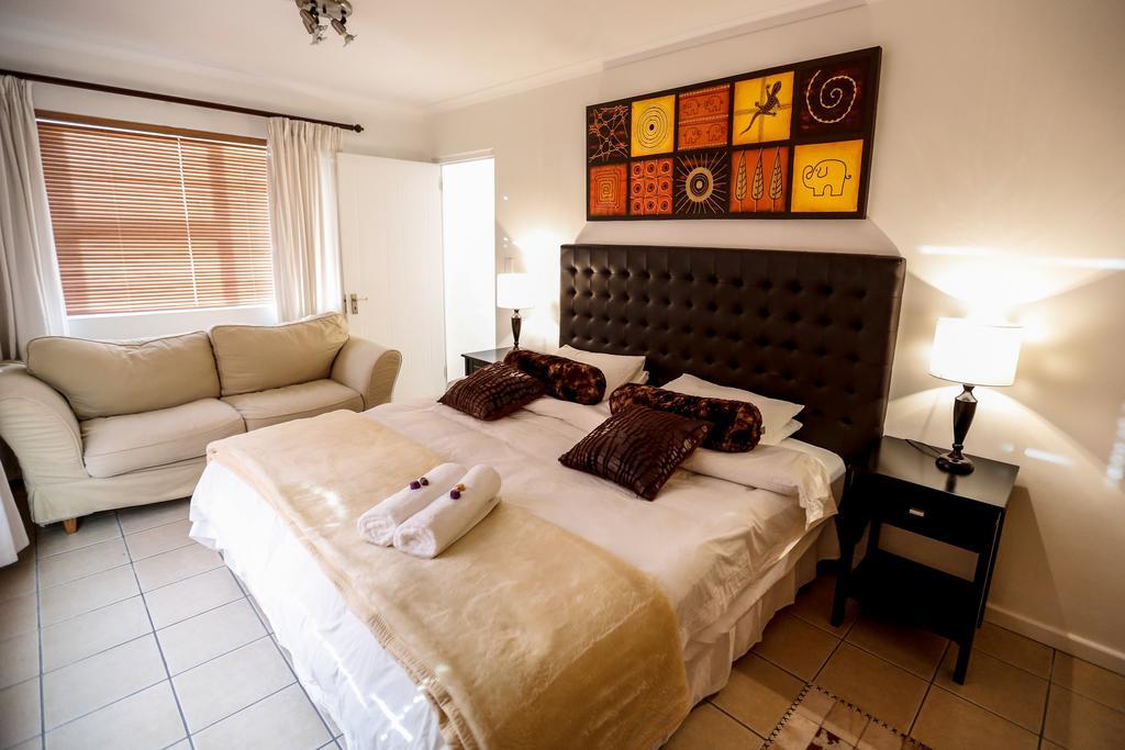 Secret Garden Guesthouse Bloubergstrand Phòng bức ảnh
