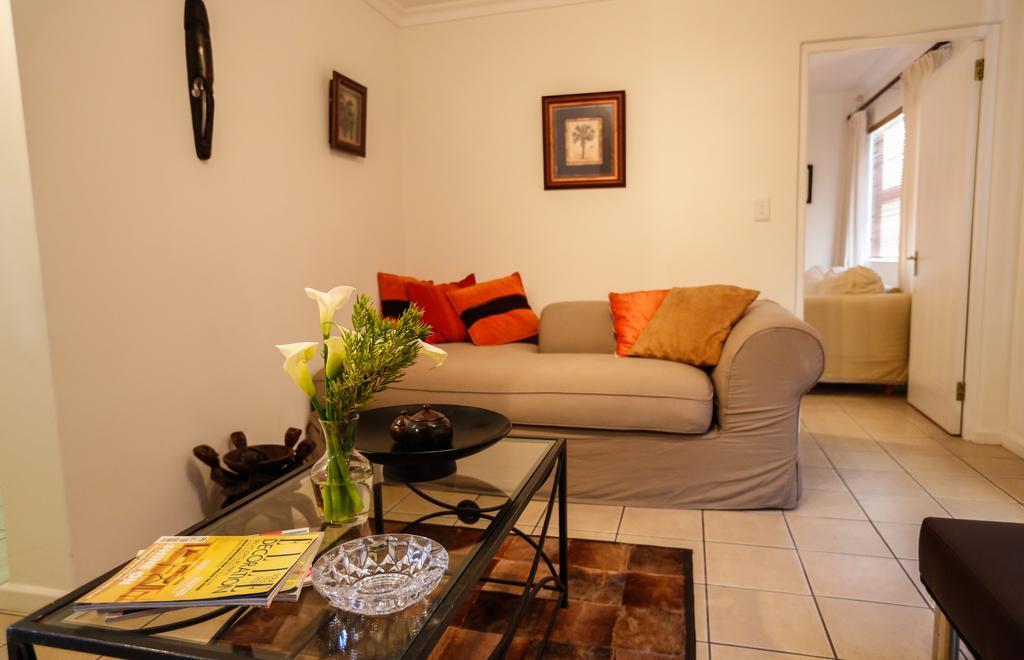 Secret Garden Guesthouse Bloubergstrand Phòng bức ảnh