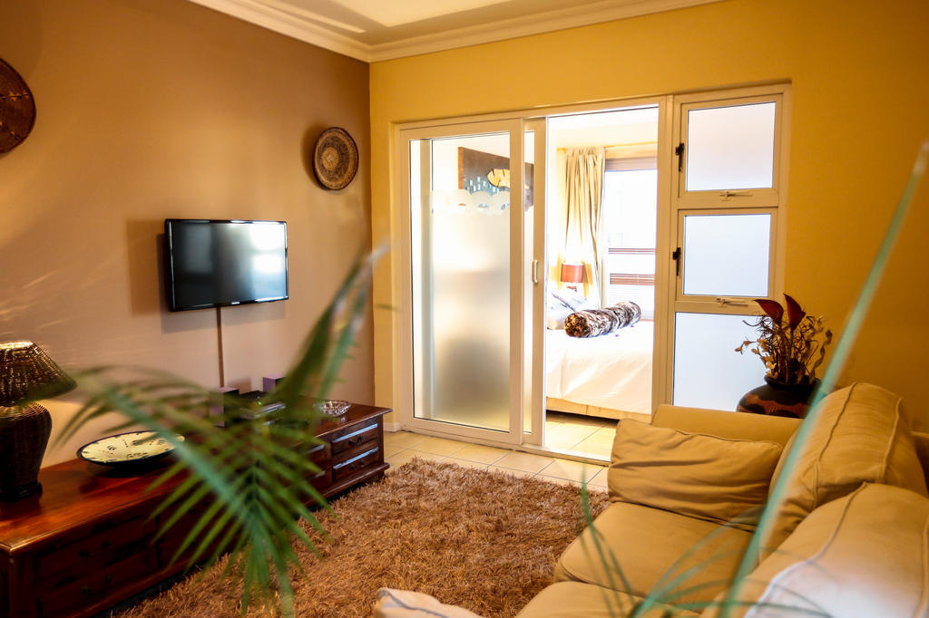 Secret Garden Guesthouse Bloubergstrand Phòng bức ảnh